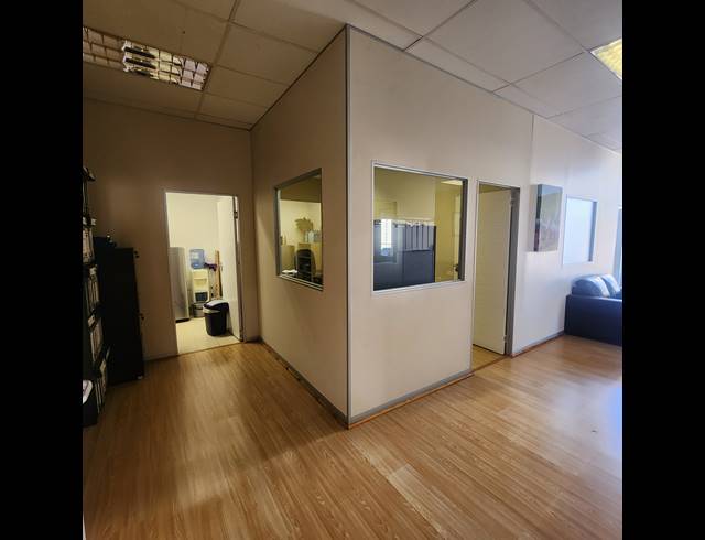 170M² OFFICE TO LET IN UMHLANGA CENTRAL